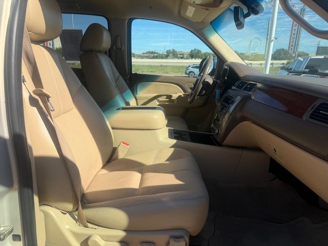 GMC Yukon Vehicle Full-screen Gallery Image 14