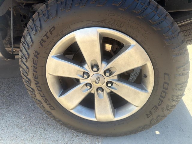 Ford F-150 Vehicle Full-screen Gallery Image 16