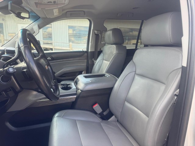 Chevrolet Suburban Vehicle Full-screen Gallery Image 09