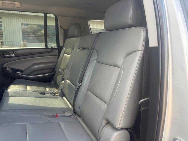 Chevrolet Suburban Vehicle Full-screen Gallery Image 11