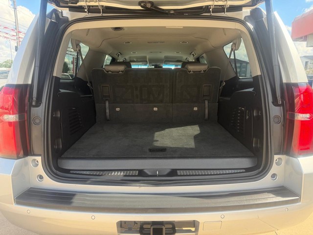 Chevrolet Suburban Vehicle Full-screen Gallery Image 13