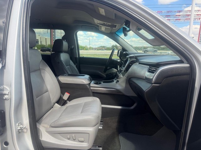Chevrolet Suburban Vehicle Full-screen Gallery Image 16