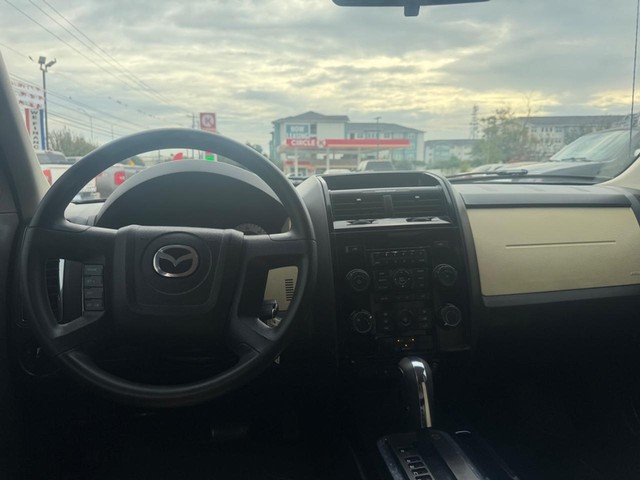 Mazda Tribute Vehicle Full-screen Gallery Image 09
