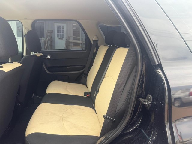 Mazda Tribute Vehicle Full-screen Gallery Image 10