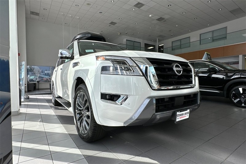 Nissan Armada Vehicle Full-screen Gallery Image 02