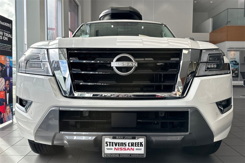 Nissan Armada Vehicle Full-screen Gallery Image 03