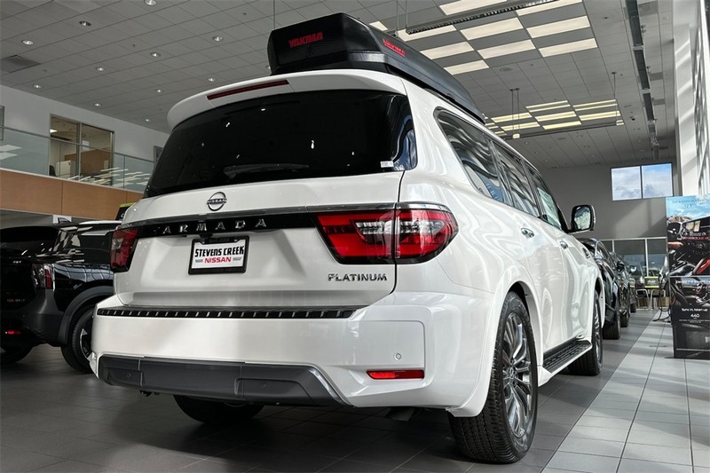 Nissan Armada Vehicle Full-screen Gallery Image 04