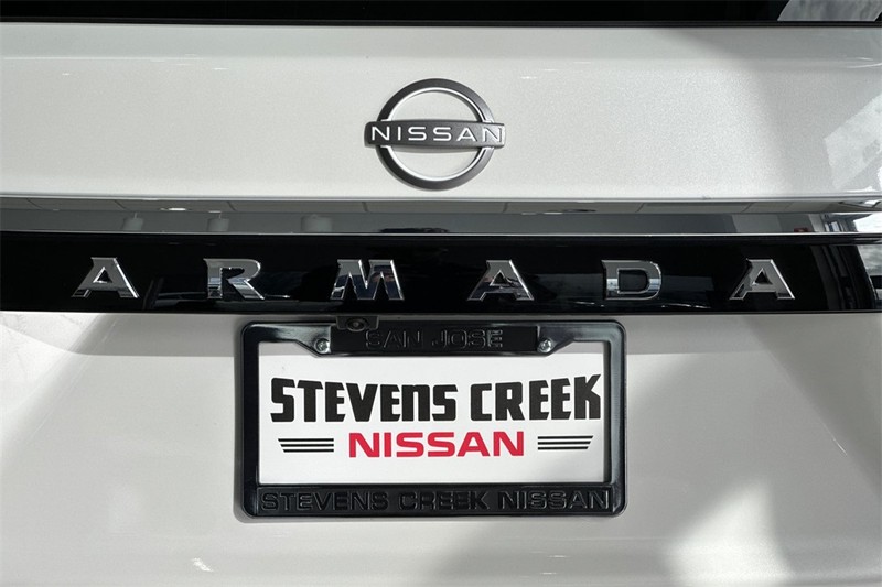 Nissan Armada Vehicle Full-screen Gallery Image 06