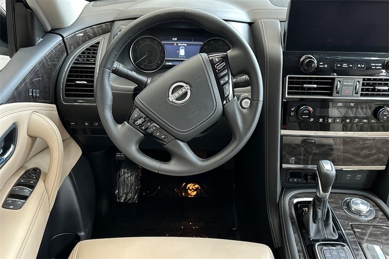 Nissan Armada Vehicle Full-screen Gallery Image 11