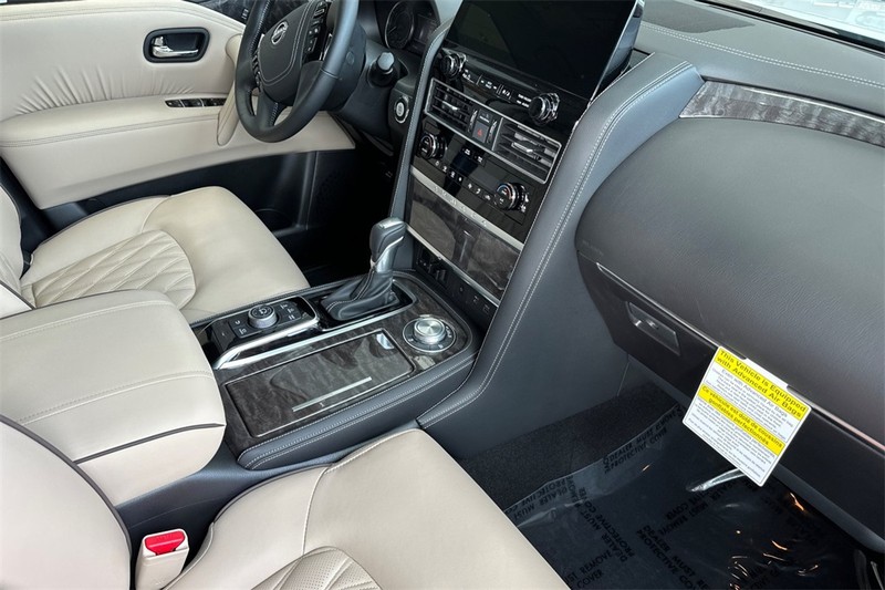 Nissan Armada Vehicle Full-screen Gallery Image 12