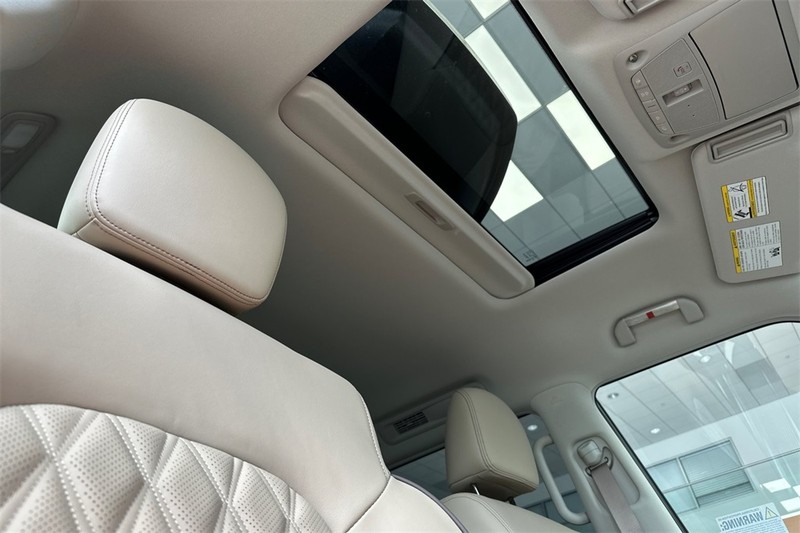 Nissan Armada Vehicle Full-screen Gallery Image 13