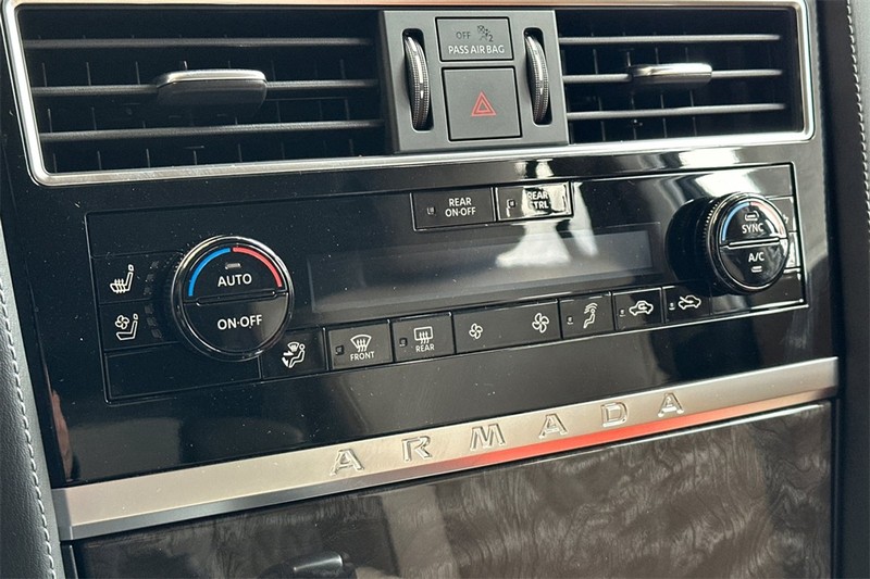 Nissan Armada Vehicle Full-screen Gallery Image 16