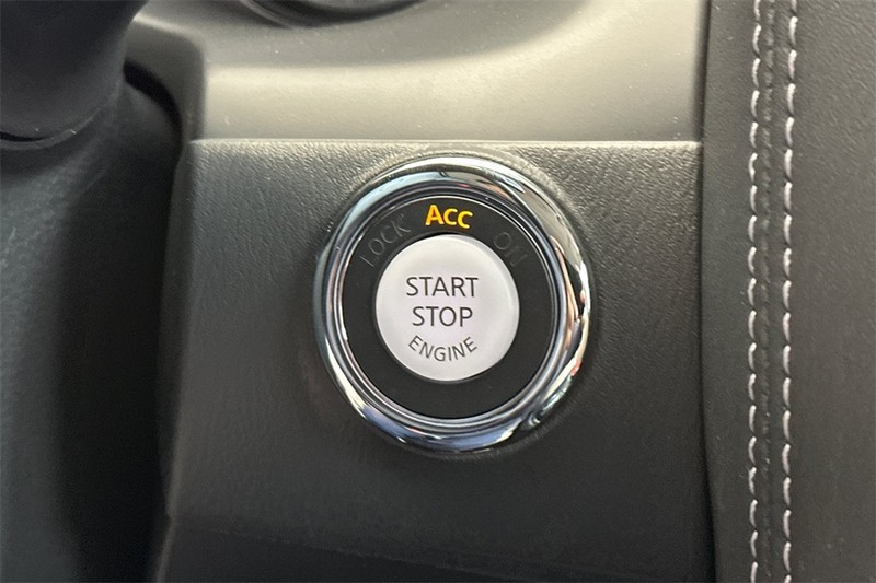 Nissan Armada Vehicle Full-screen Gallery Image 18