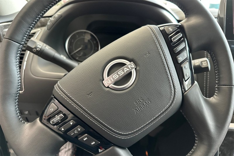 Nissan Armada Vehicle Full-screen Gallery Image 19