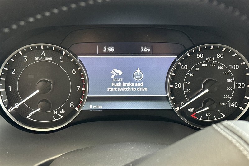 Nissan Armada Vehicle Full-screen Gallery Image 20