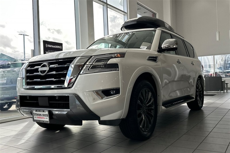 Nissan Armada Vehicle Full-screen Gallery Image 21