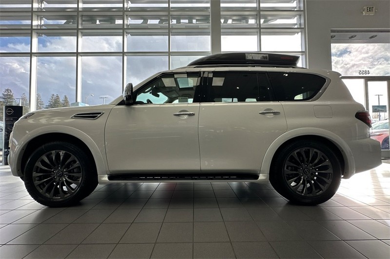 Nissan Armada Vehicle Full-screen Gallery Image 22