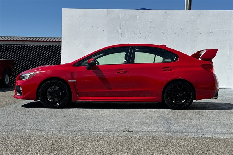 Subaru WRX STI Vehicle Full-screen Gallery Image 07