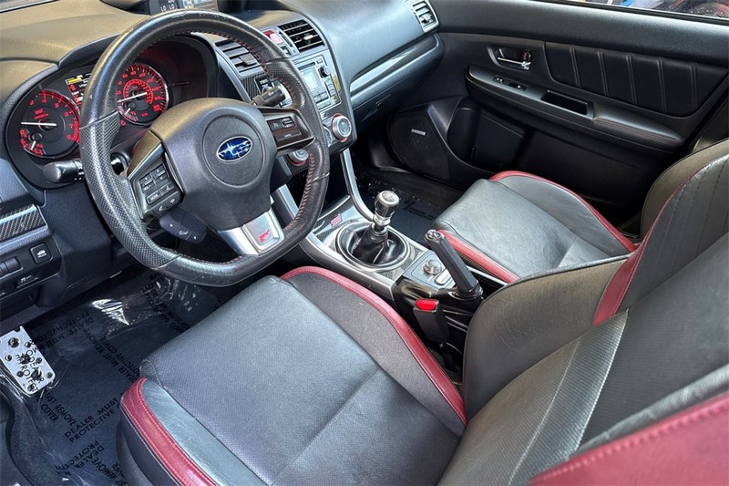 Subaru WRX STI Vehicle Full-screen Gallery Image 10