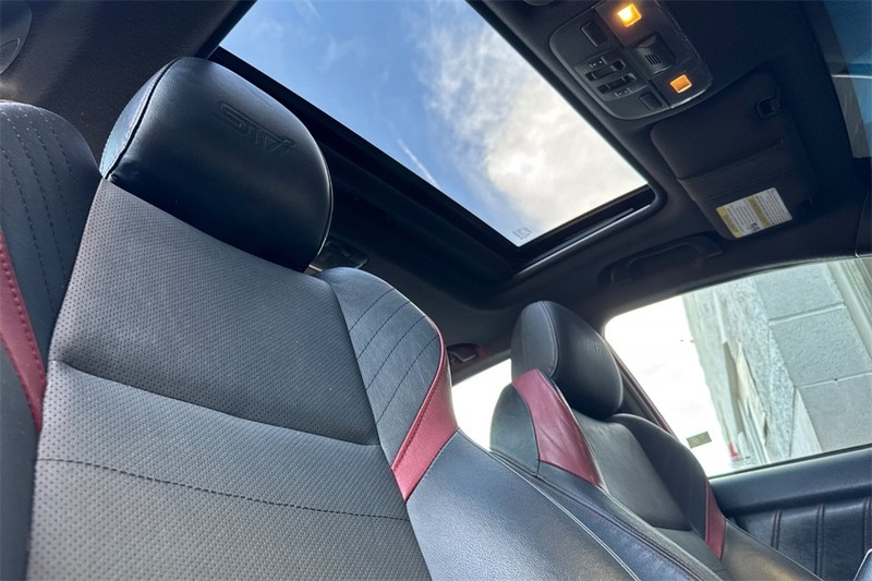 Subaru WRX STI Vehicle Full-screen Gallery Image 16