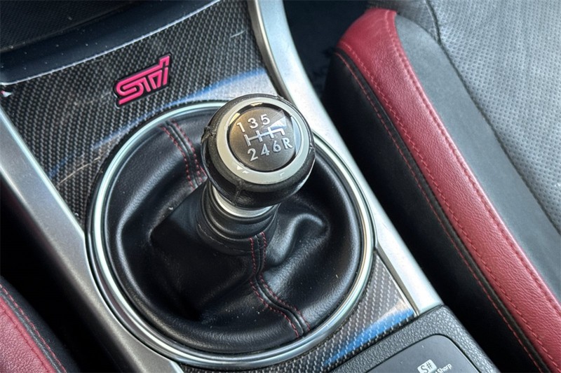 Subaru WRX STI Vehicle Full-screen Gallery Image 20