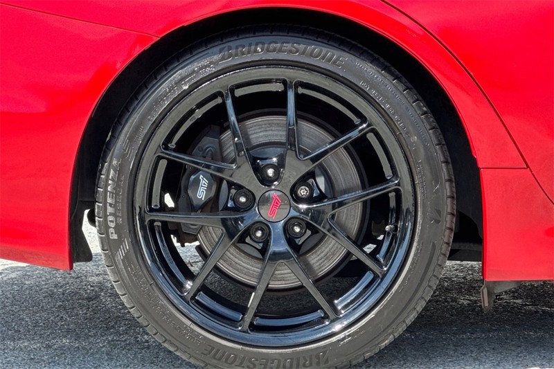 Subaru WRX STI Vehicle Full-screen Gallery Image 24