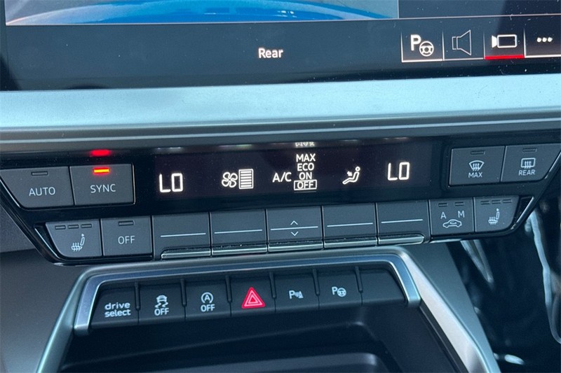 Audi S3 Sedan Vehicle Full-screen Gallery Image 19