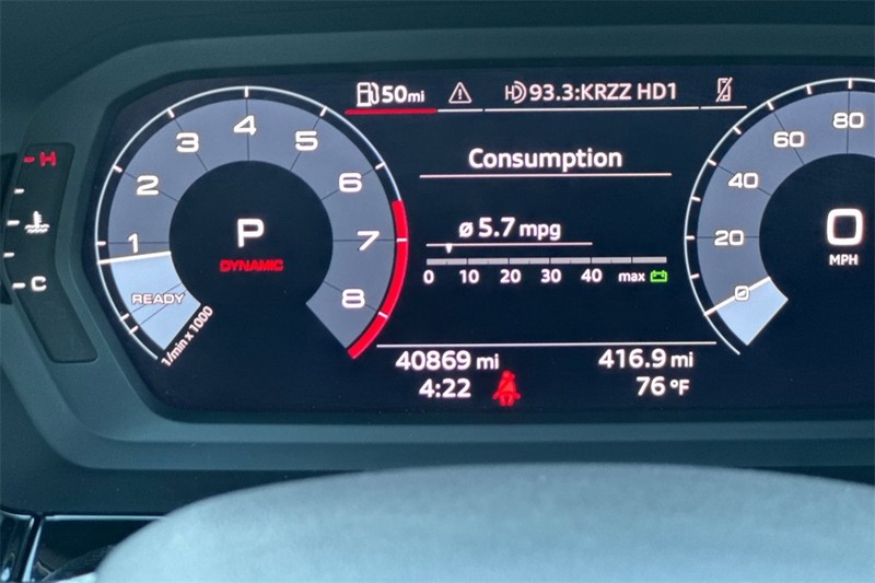 Audi S3 Sedan Vehicle Full-screen Gallery Image 24