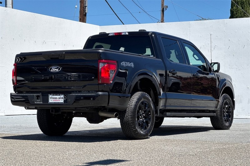 Ford F-150 Vehicle Full-screen Gallery Image 04