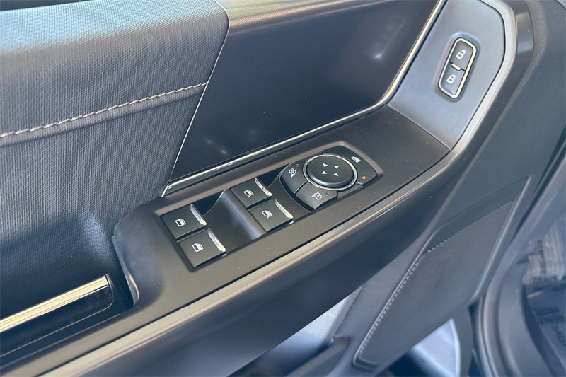 Ford F-150 Vehicle Full-screen Gallery Image 11