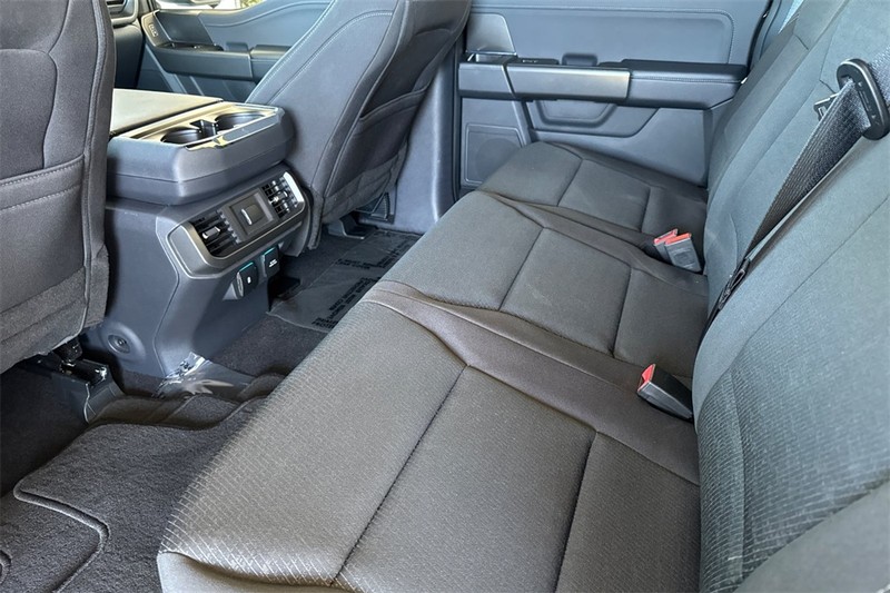 Ford F-150 Vehicle Full-screen Gallery Image 12