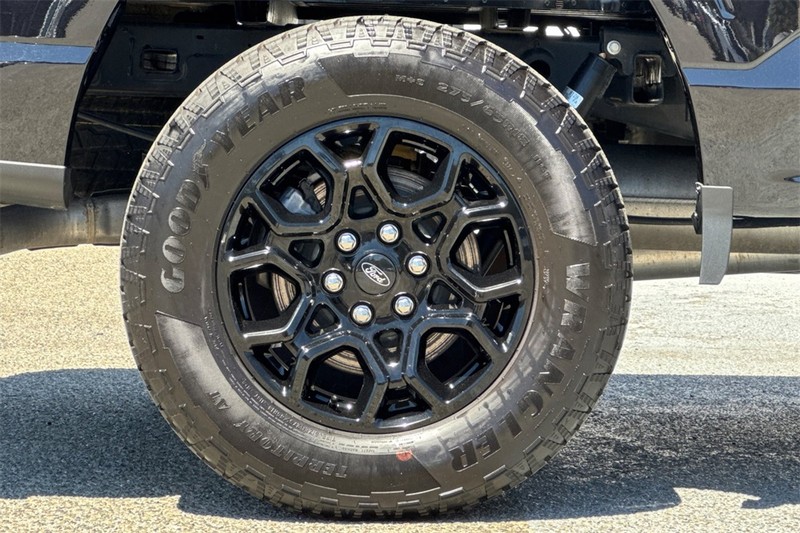 Ford F-150 Vehicle Full-screen Gallery Image 24