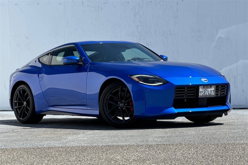 Nissan Z Vehicle Full-screen Gallery Image 02