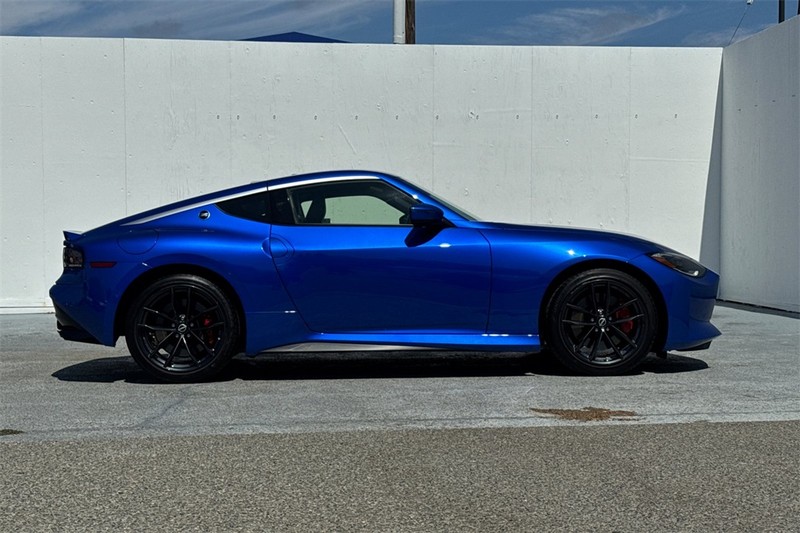 Nissan Z Vehicle Full-screen Gallery Image 03