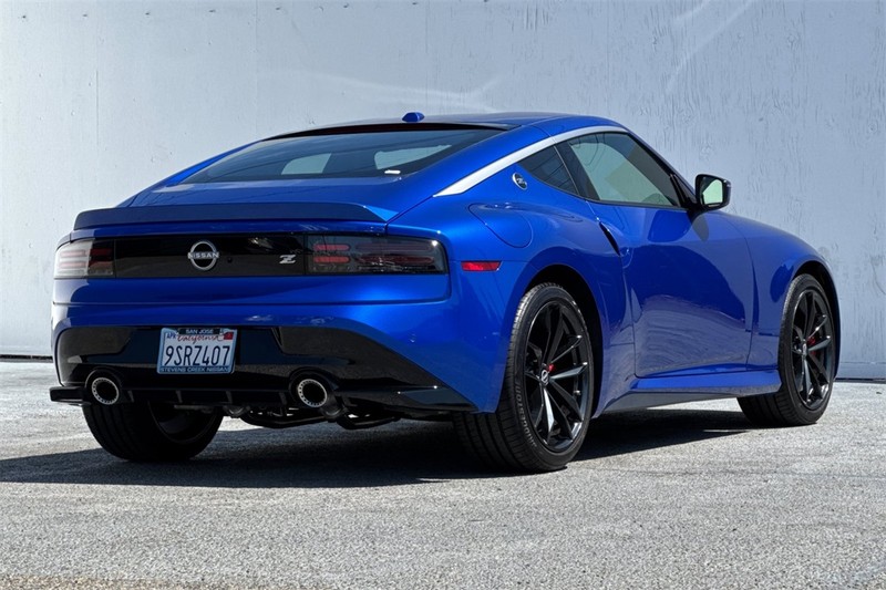 Nissan Z Vehicle Full-screen Gallery Image 04