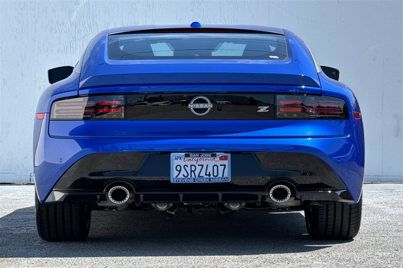 Nissan Z Vehicle Full-screen Gallery Image 05