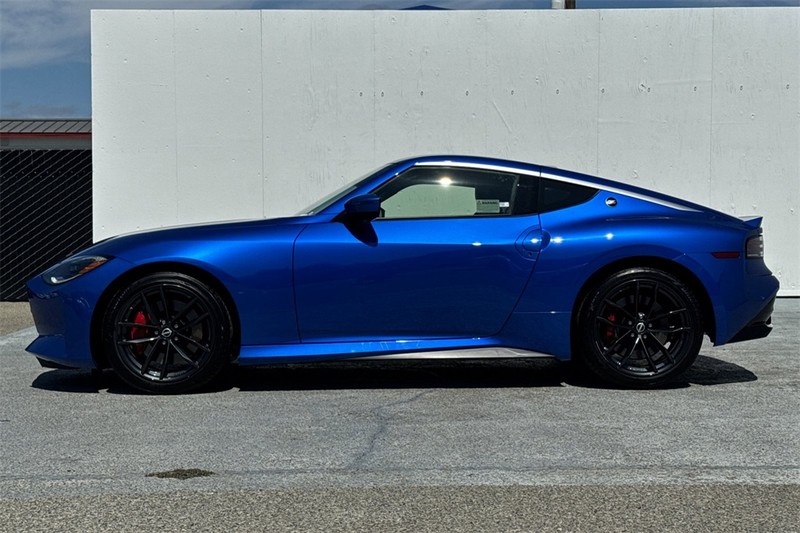 Nissan Z Vehicle Full-screen Gallery Image 07