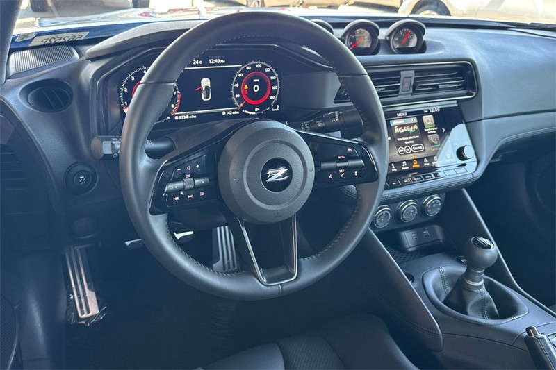 Nissan Z Vehicle Full-screen Gallery Image 12