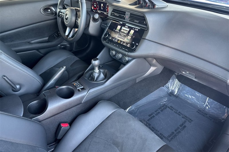 Nissan Z Vehicle Full-screen Gallery Image 13