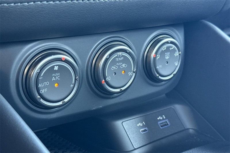 Nissan Z Vehicle Full-screen Gallery Image 18