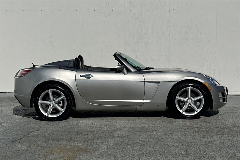 Saturn Sky Vehicle Full-screen Gallery Image 03