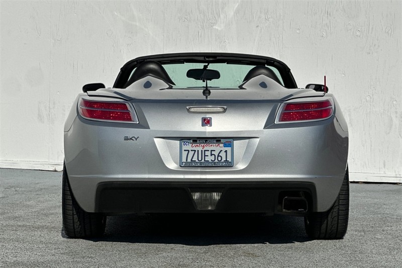 Saturn Sky Vehicle Full-screen Gallery Image 05