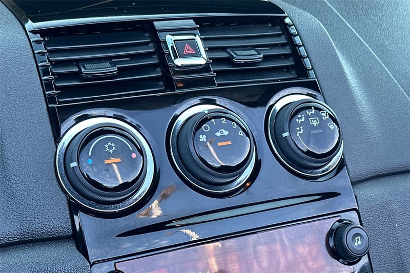 Saturn Sky Vehicle Full-screen Gallery Image 18