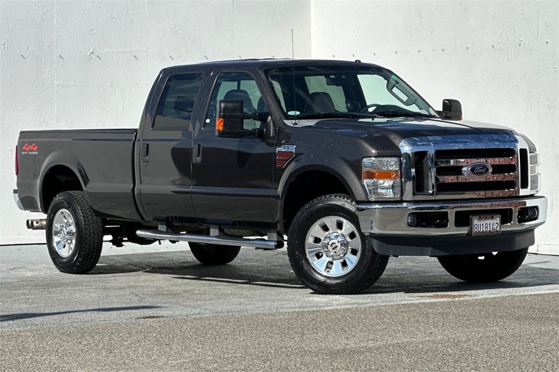 Ford Super Duty F-350 SRW Vehicle Full-screen Gallery Image 02
