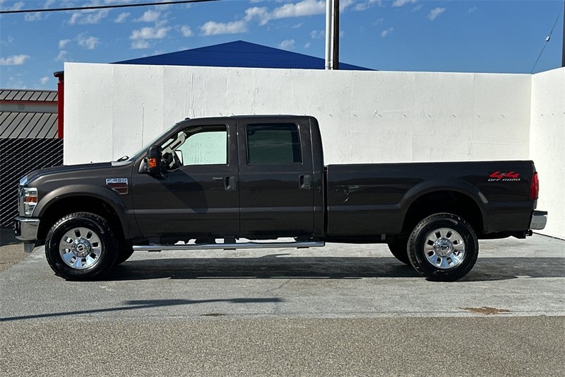 Ford Super Duty F-350 SRW Vehicle Full-screen Gallery Image 07