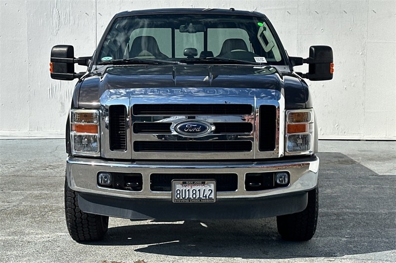 Ford Super Duty F-350 SRW Vehicle Full-screen Gallery Image 09