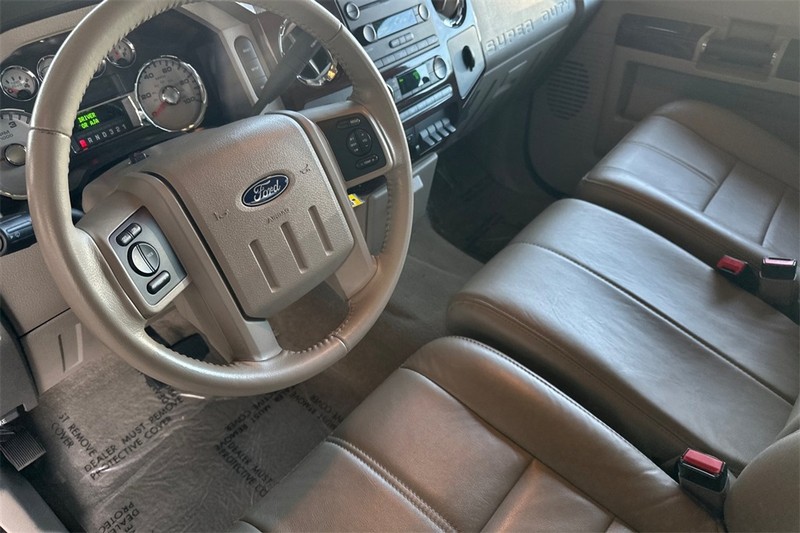 Ford Super Duty F-350 SRW Vehicle Full-screen Gallery Image 10