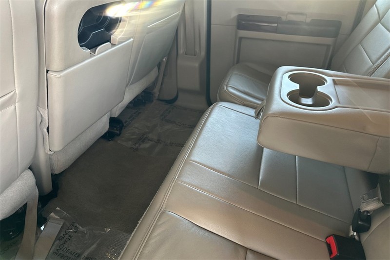 Ford Super Duty F-350 SRW Vehicle Full-screen Gallery Image 12