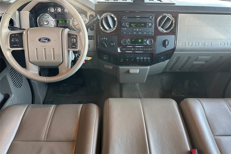Ford Super Duty F-350 SRW Vehicle Full-screen Gallery Image 13