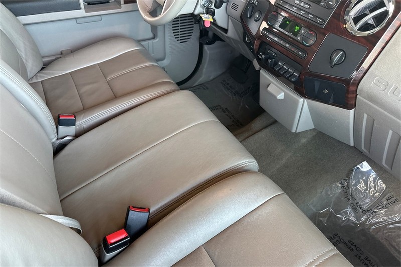 Ford Super Duty F-350 SRW Vehicle Full-screen Gallery Image 15